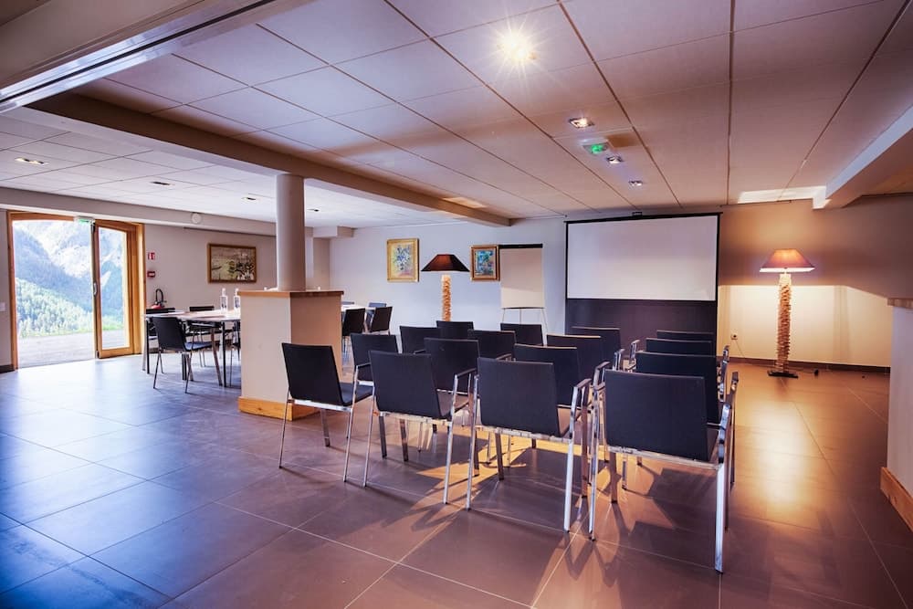 Meeting facility