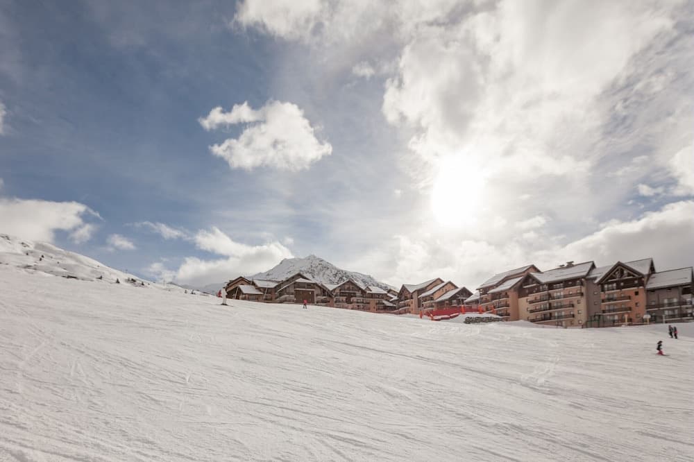 Snow and ski sports