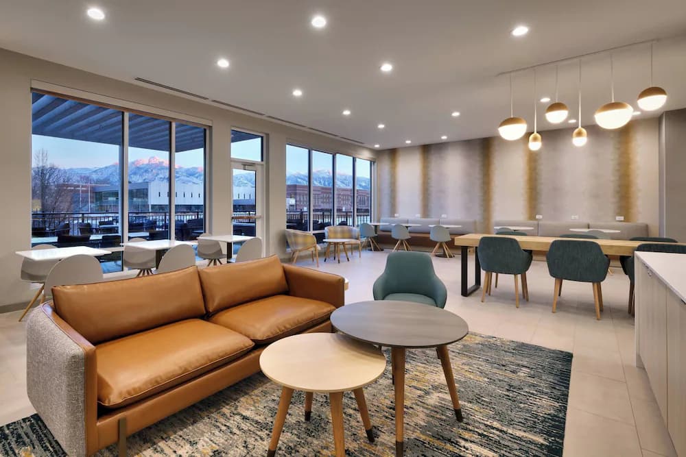 Lobby lounge