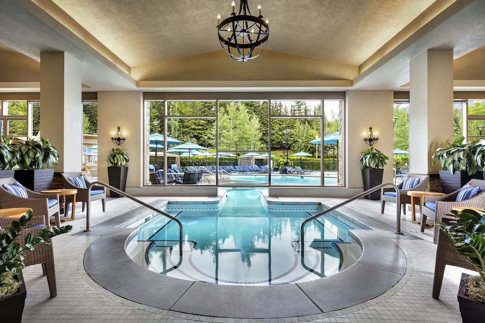 Indoor/outdoor pool