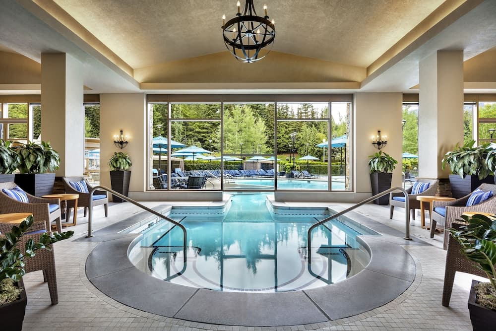 Indoor/outdoor pool