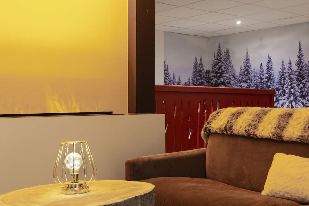 Lobby lounge