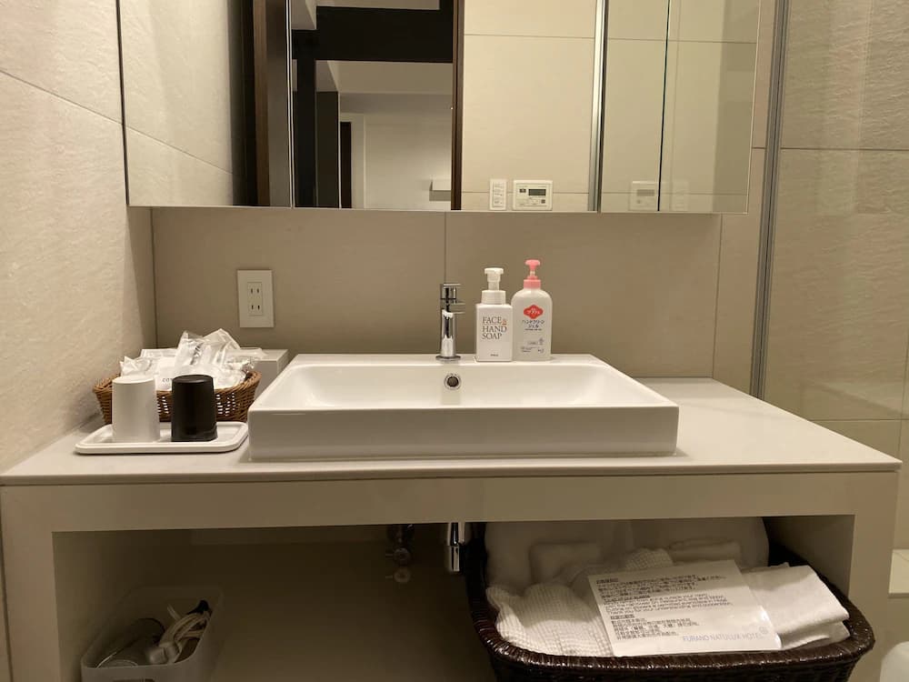 Bathroom sink