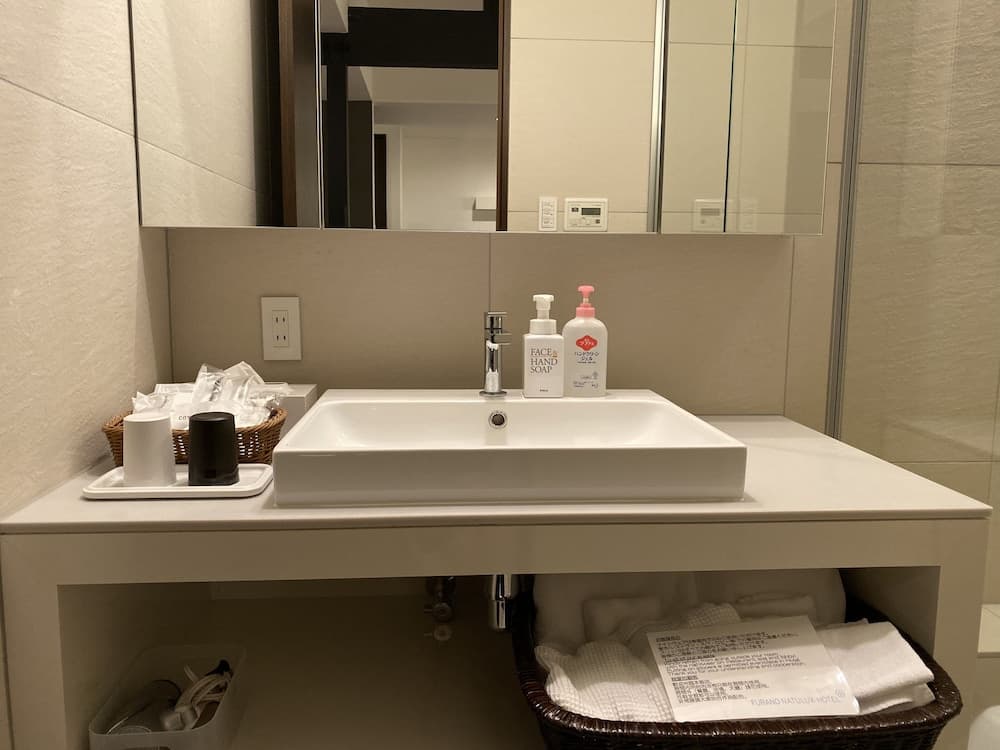 Bathroom sink