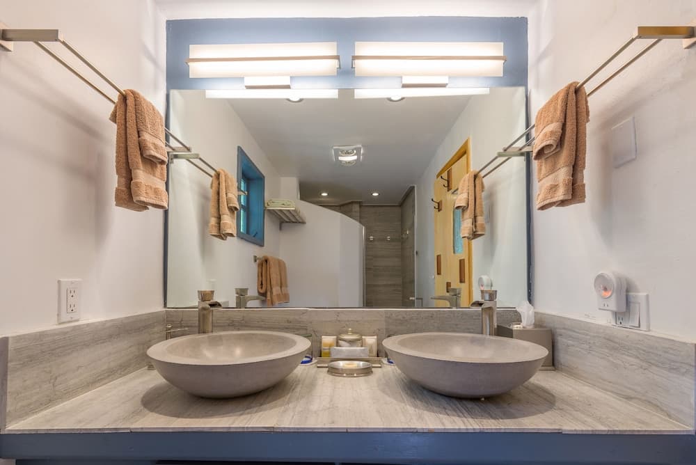 Bathroom sink