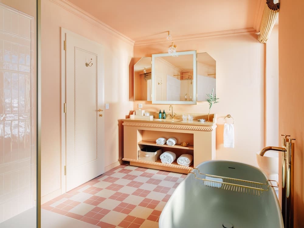 Bathroom amenities