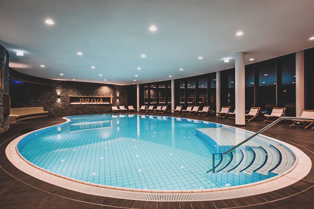 Exercise/lap pool