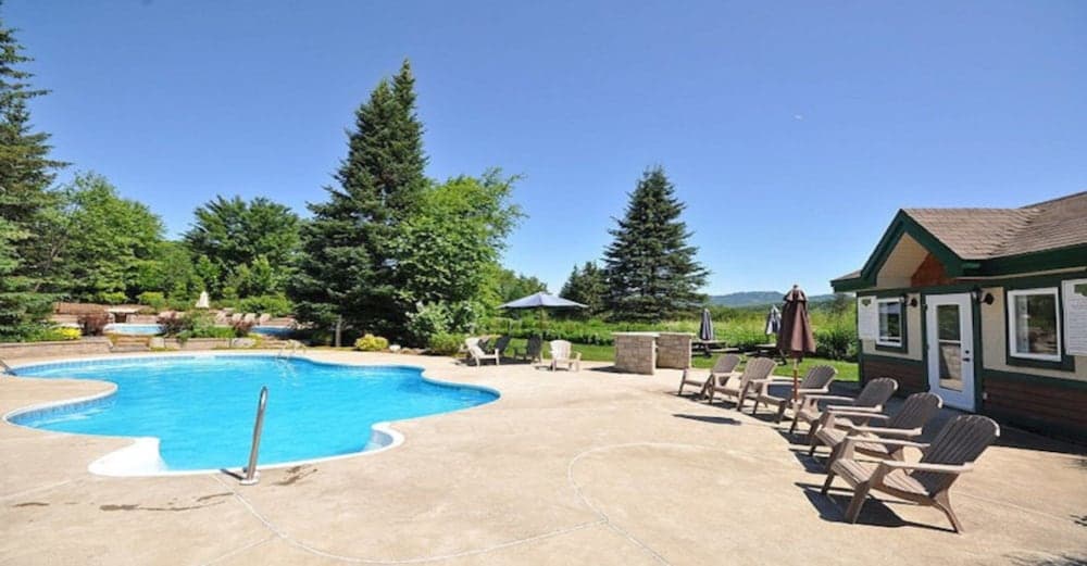 Indoor/outdoor pool