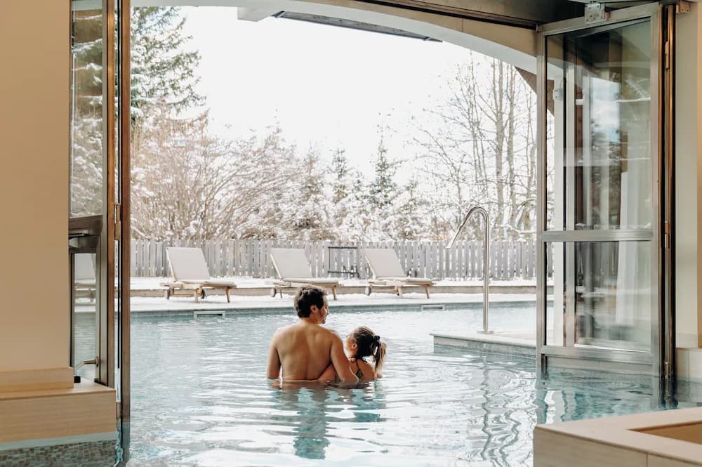 Indoor/outdoor pool