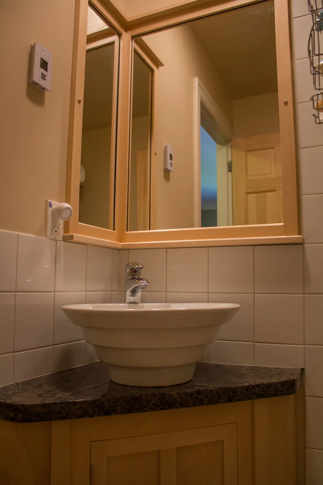 Bathroom sink