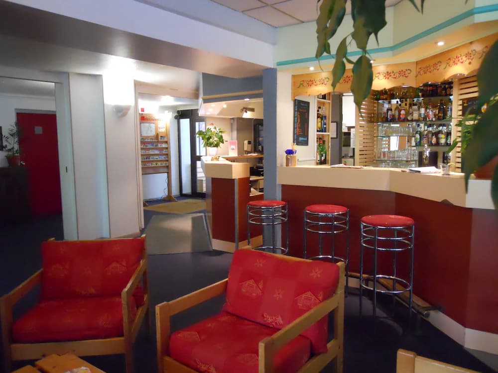 Lobby lounge
