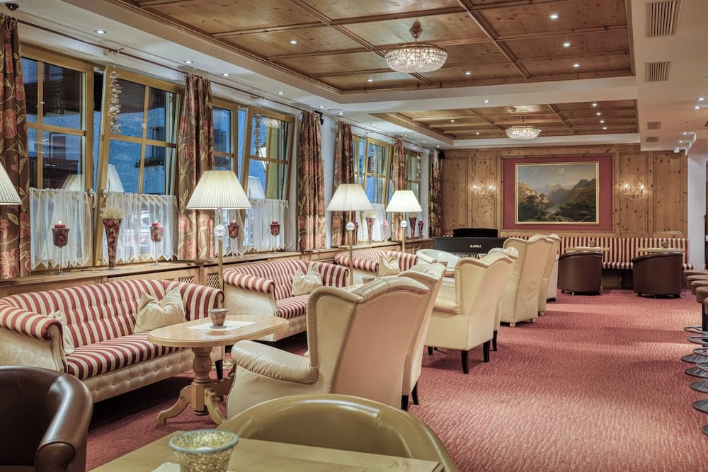 Lobby lounge