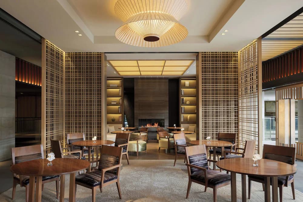 Lobby lounge