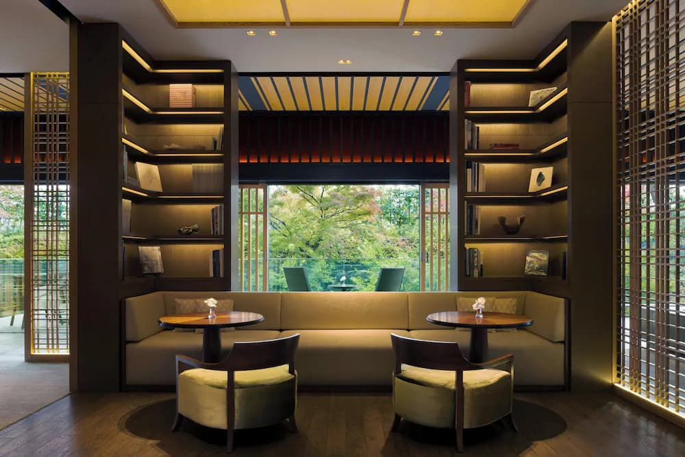 Lobby lounge