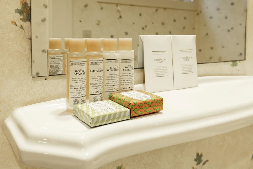Bathroom amenities
