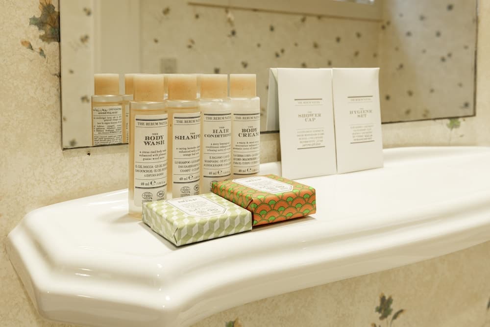 Bathroom amenities