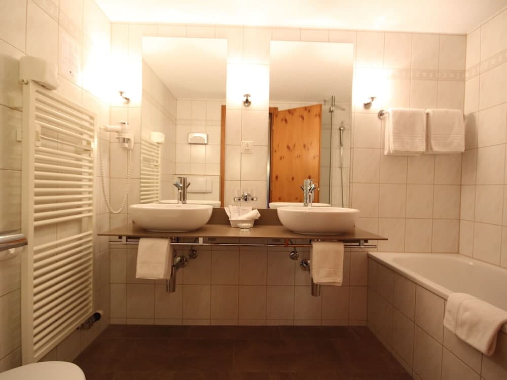 Bathroom amenities