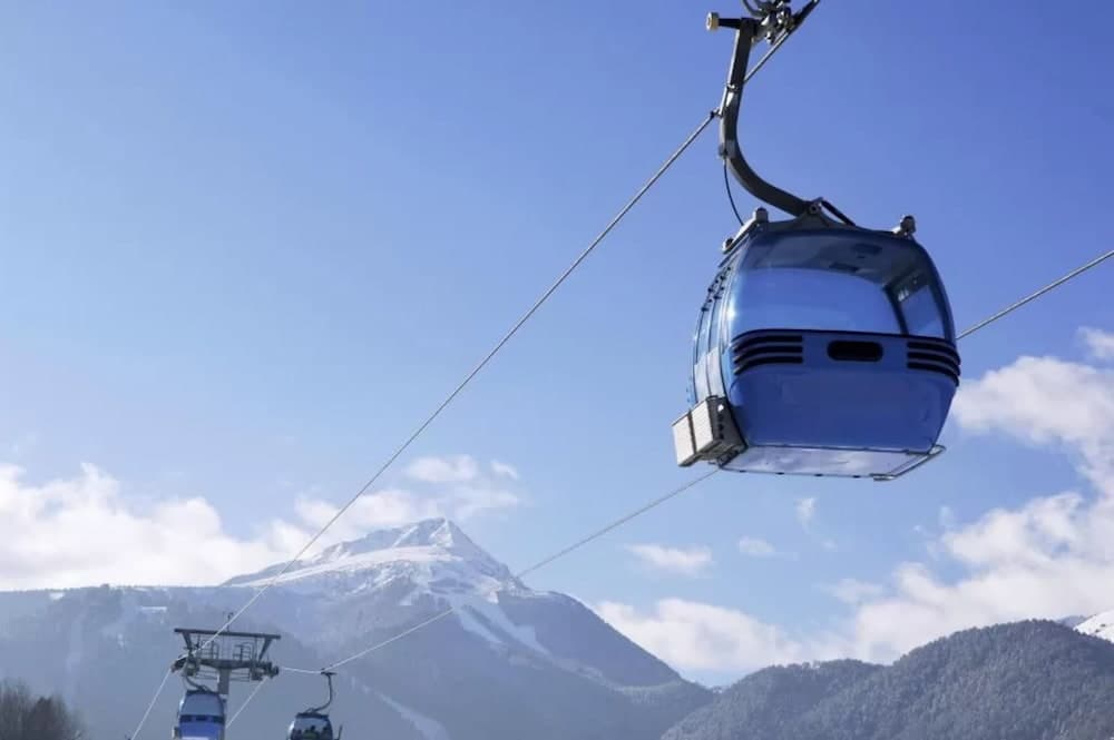 Snow and ski sports