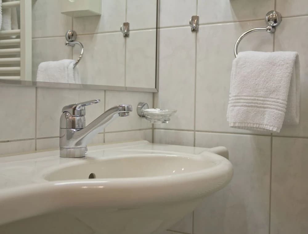 Bathroom sink