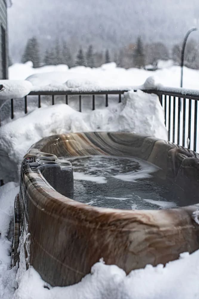 Private spa tub