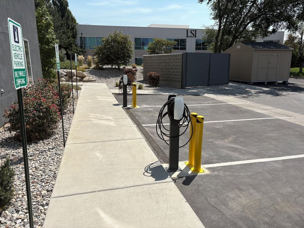 Electric vehicle charging station