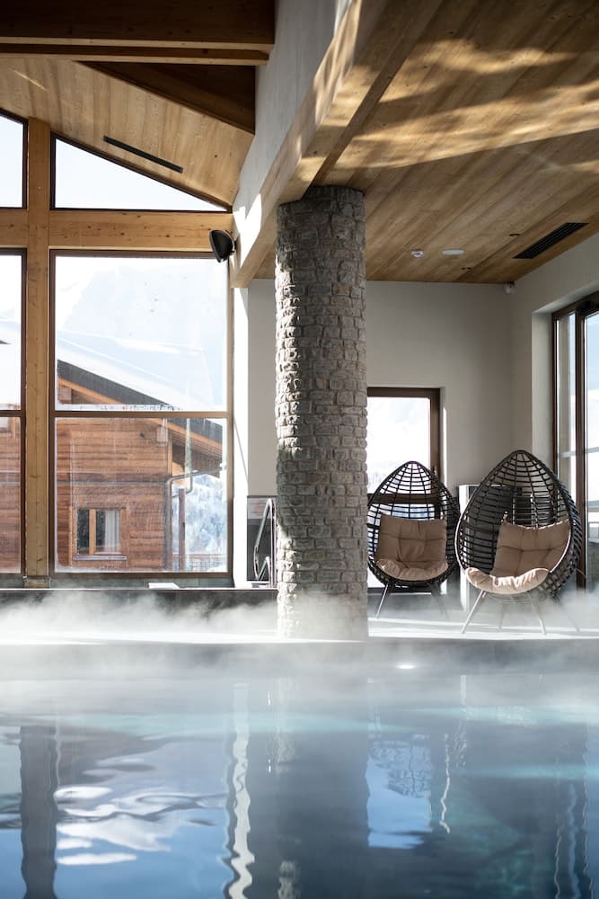 Indoor/outdoor pool