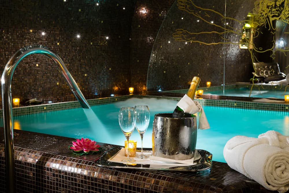 Champagne service