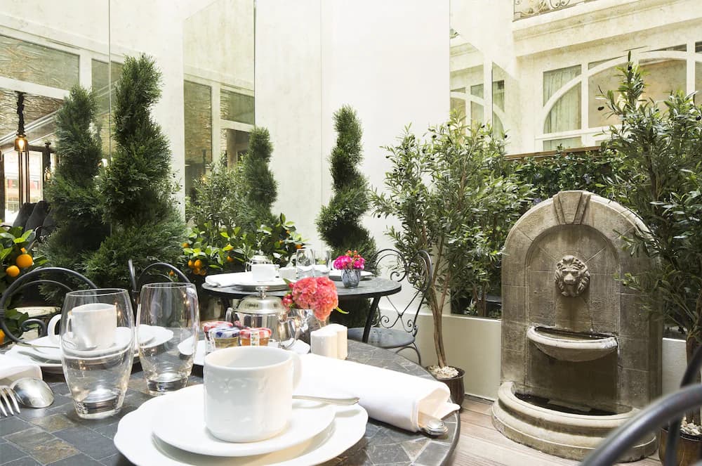 Breakfast area