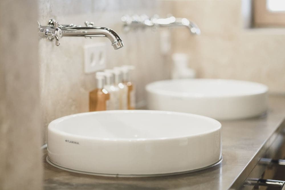 Bathroom sink