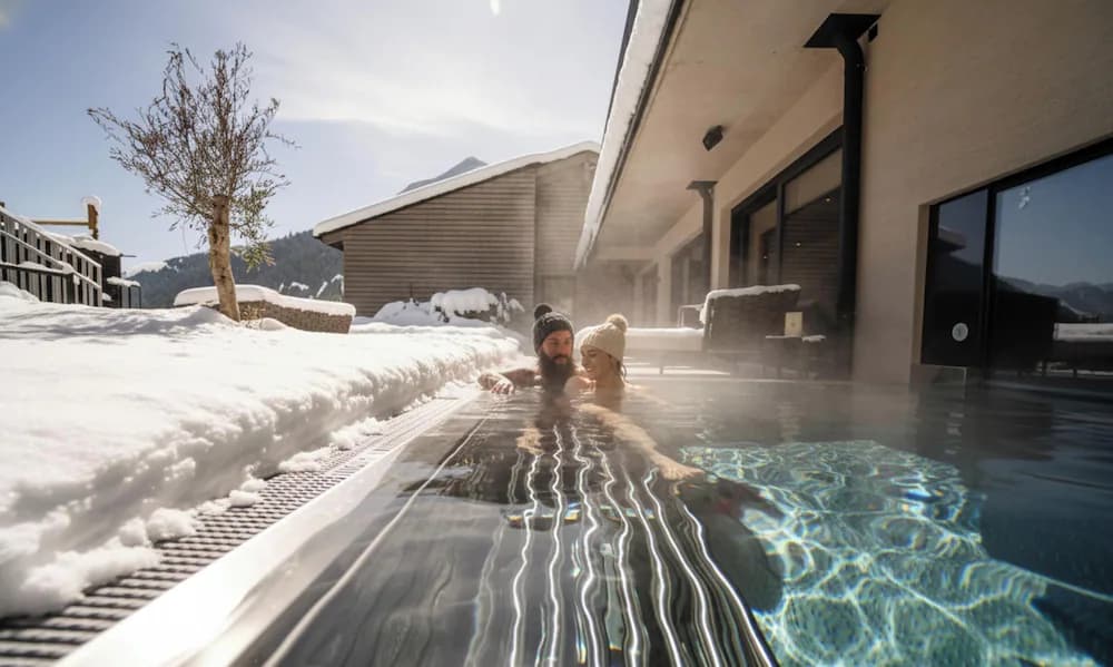 Indoor/outdoor pool