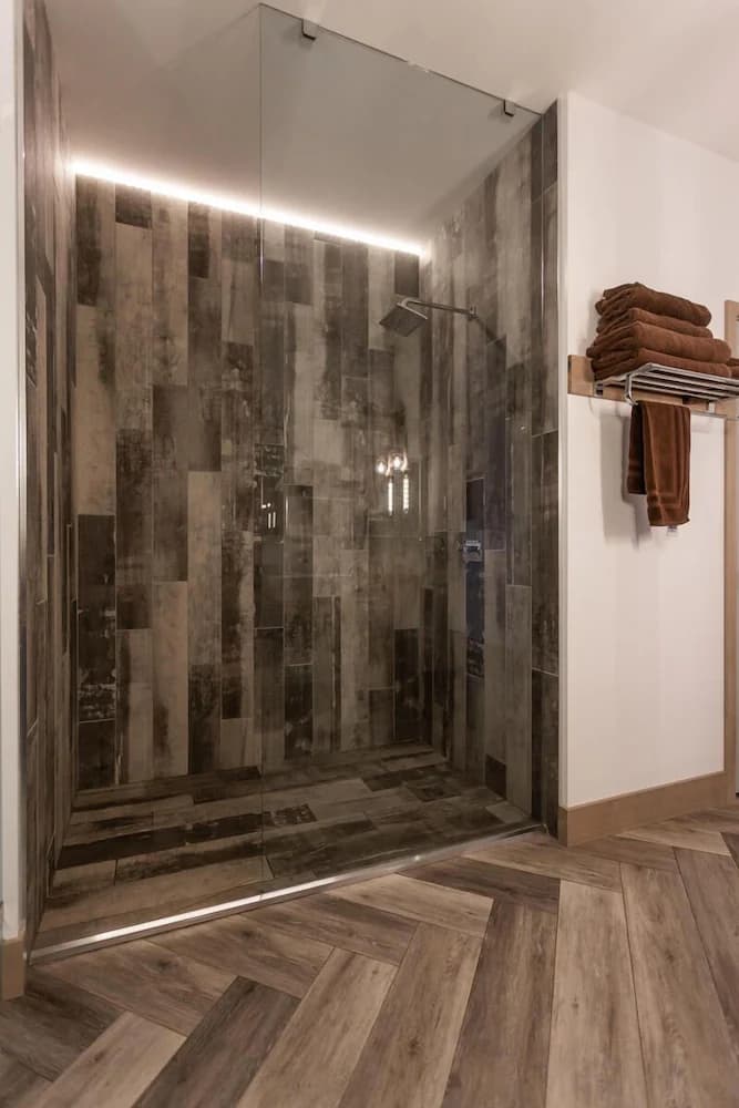 Bathroom shower