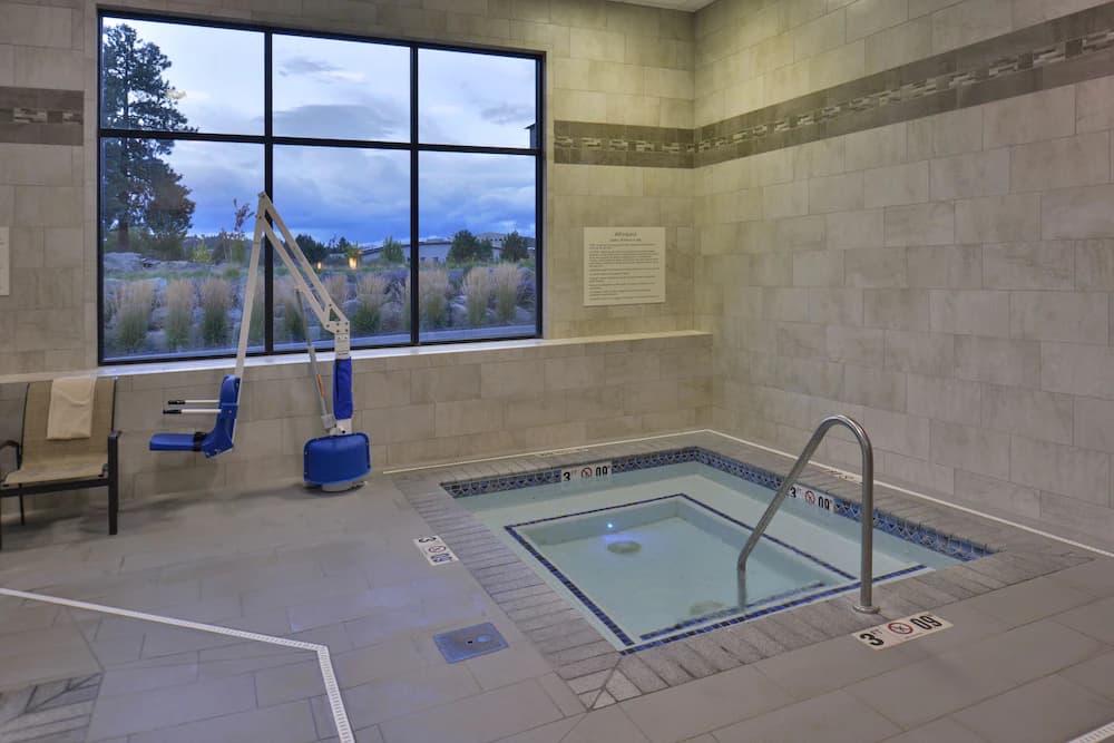 Indoor spa tub