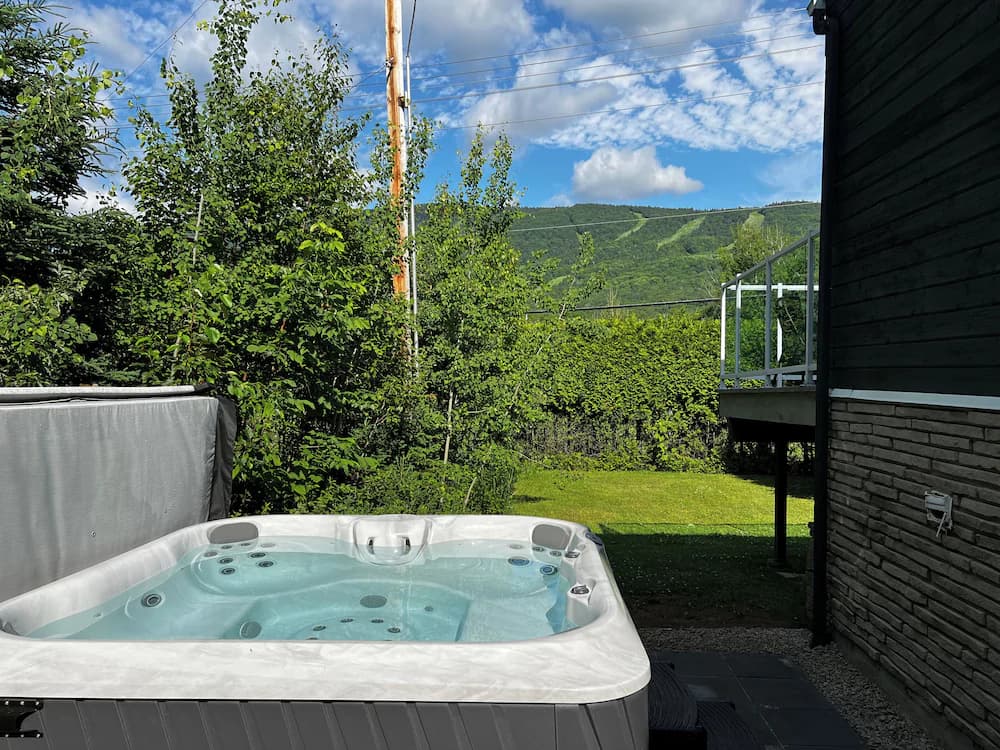 Private spa tub