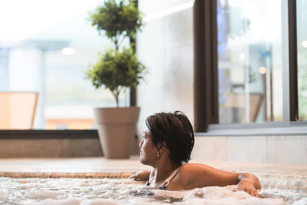 Indoor spa tub