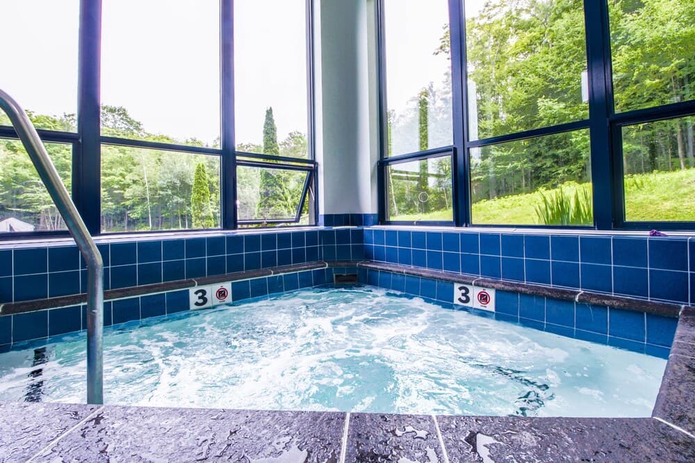 Indoor spa tub