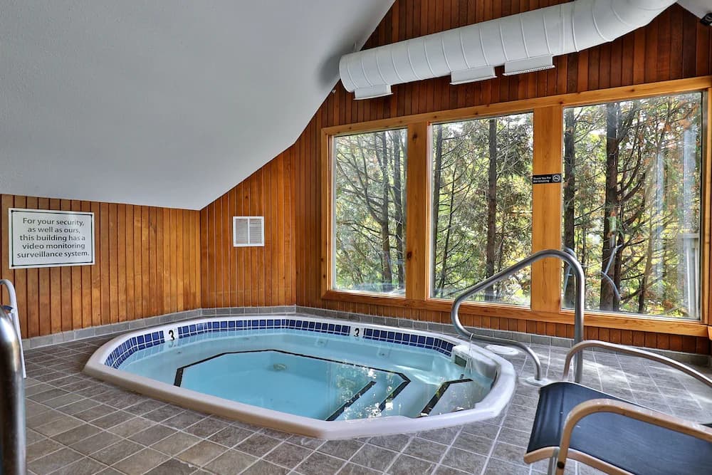 Indoor spa tub