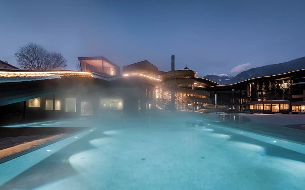 Indoor/outdoor pool