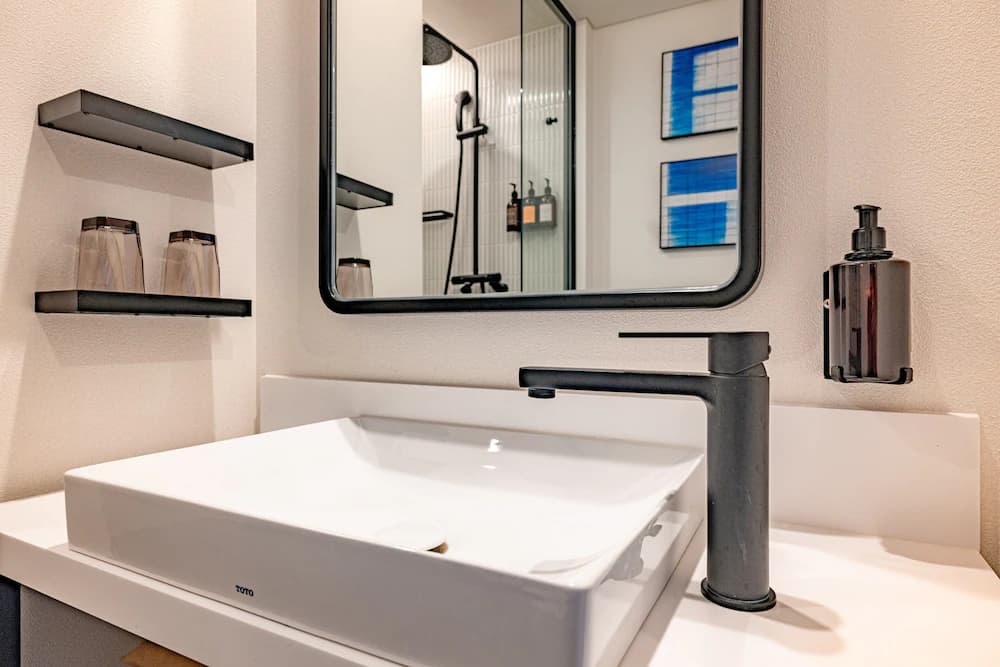 Bathroom amenities