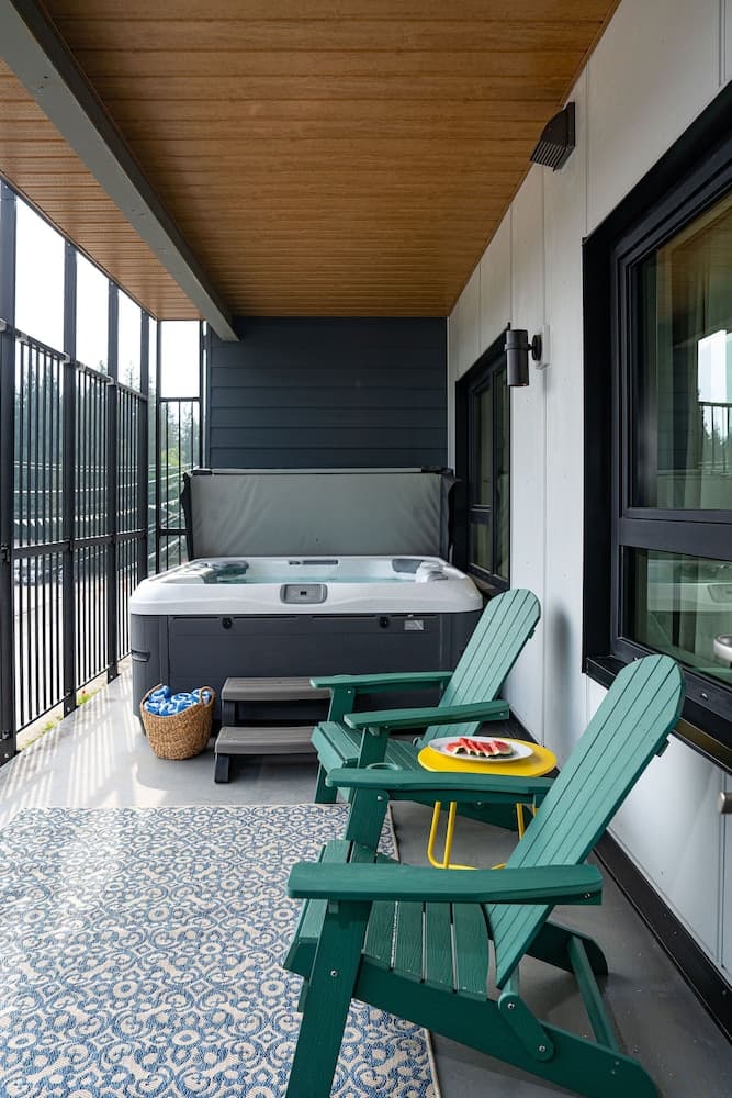 Private spa tub